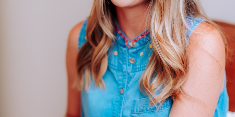 世界杯新闻：法国队球星姆巴佩在训练中展示精湛球技