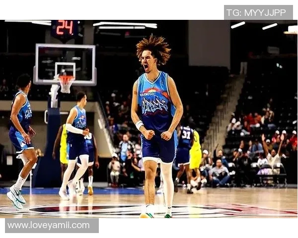 Shams：奇才签下侧翼球员里基-布莱克，达成双向合同协议